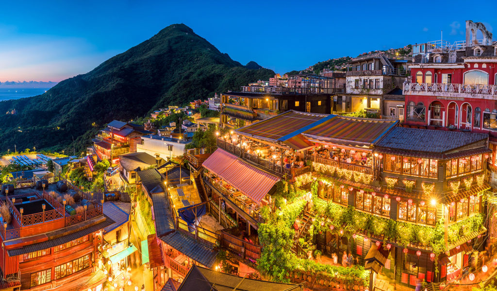 Where you can't miss on a Taiwan tour_Jiufen & Shifen Old Streets