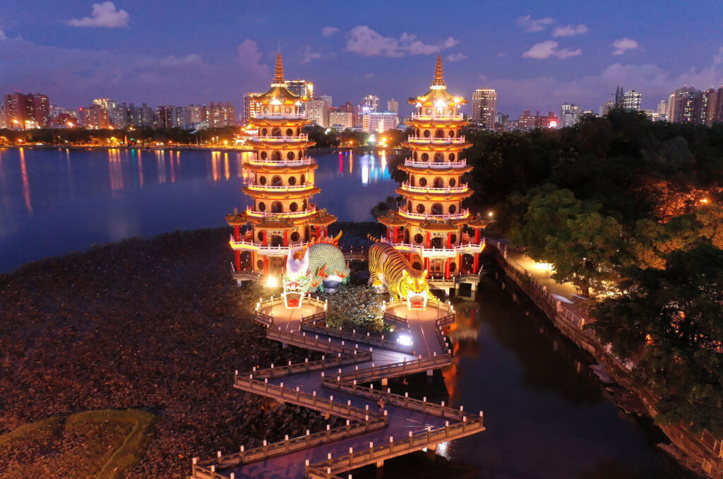 kaohsiung lotus pond