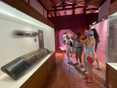 Russian Guests visit Confucius Temple in Tainan 1